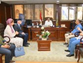 محافظ الغربية يعقد اجتماعا لتكثيف الرقابة على الأسواق