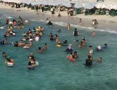 آلاف المصطافين يستمتعون بشواطئ ومياه مطروح