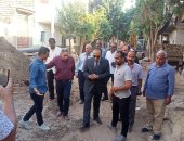 نائب محافظ المنيا يتابع نسب تنفيذ مشروعات "حياة كريمة" بقرى مركز أبوقرقاص