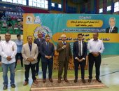 رئيس جامعة المنيا يستقبل شعلة وعلم أسبوع شباب الجامعات الثالث عشر.. صور