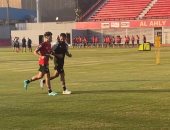 إمام عاشور ومساعد كولر الجديد يظهران فى مران الأهلى استعداداً للموسم الجديد