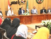 محافظ المنوفية يسلم مساعدات مالية وعينية لأكثر من 50 من الأسر الأولى بالرعاية