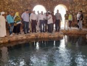 محافظ جنوب سيناء يدعو الشركات السياحية لإدراج حمام موسى ضمن برامجها