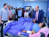 رئيس جامعة سوهاج يتابع مصابى وفد جامعة المنصورة ويؤكد استقرار حالاتهم الصحية