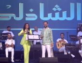 أمين بودشار يكشف لمنى الشاذلي كيفية بدء فكرة "الجمهور هو المغني".. فيديو