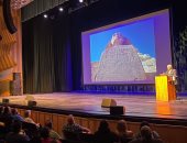 زاهى حواس يلقى محاضرة عن أحدث الاكتشافات الأثرية بمدينة بولينج جرين بولاية كنتاكى