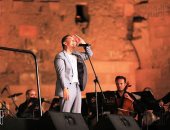 مدحت صالح يبدأ حفله فى مهرجان القلعة بأغنية "بأرمى السلام"