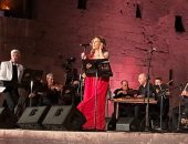 نادية مصطفى ترقص على أغنية "جاى فى إيه" بمهرجان القلعة