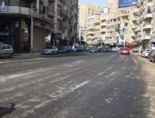 رصف شارع المشير أحمد إسماعيل بالزقازيق لاستكمال خطة التوحيد المرورى