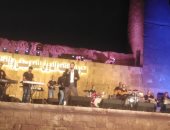 مصطفى حجاج يبدأ حفله بمهرجان القلعة بأغنية "يا بتاع النعناع"