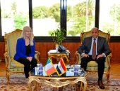 وزير الطيران المدنى يلتقى سفيرة أيرلندا بالقاهرة لتعزيز التعاون