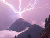 نشاط 3 براكين بجواتيمالا وعاصفة كهربائية فوق بركان فويجو تثير الجدل.. صور