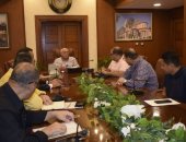 محافظ بورسعيد يناقش استعدادات استقبال موسم حصاد محصول الأرز 