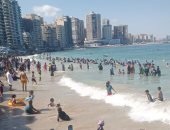 "المدارس" تتسبب فى انخفاض نسب الإشغال بشواطئ الإسكندرية فى الجمعة الأولى من سبتمبر.. الشواطئ الشرقية تسجل 80% والغربية 35.. وتحذيرات من عدم استقرار حالة البحر ورفع الرايات الحمراء على كل الشواطئ .. صور