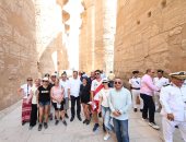 وزير السياحة والآثار يلتقي مجموعات من السائحين من أمريكا والأرجنتين.. صور