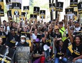 أسوشيتدبرس: التوصل إلى اتفاق مؤقت لإنهاء إضراب كتاب السيناريو فى هوليود