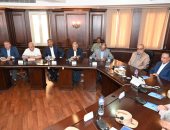 وزير الإسكان ومحافظ الإسكندرية يستعرضان موقف المشروعات الاستراتيجية المتكاملة 