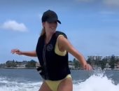 إيفانكا ترامب تظهر مهارتها فى رياضة ركوب الأمواج بنزهة عائلية.. فيديو وصور
