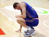 مأساة بمونديال السلة.. لاعب منتخب صربيا يفقد كليته بمباراة جنوب السودان.. فيديو