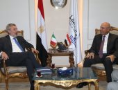 وزير النقل يبحث تسيير خط بحرى لنقل المحاصيل سريعة التلف بين مصر وإيطاليا