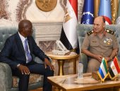 الفريق أسامة عسكر يلتقى نائب وزير دفاع سيراليون لتطوير آفاق التعاون المشترك