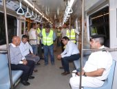 وزير النقل يستقل مترو الخط الثالث للاطمئنان على جاهزية المحطات الجديدة قبل الافتتاح