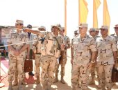 الفريق أسامة عسكر يتفقد إحدى المراحل التدريبية بنطاق المنطقة المركزية العسكرية