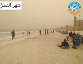 إعصار "دانيال".. عاصفة ترابية تعيق حركة المصطافين على شواطئ الإسكندرية