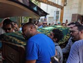 أسرة الفنانة كريمان تؤدى صلاة الجنازة على جثمانها بمسجد مصطفى محمود