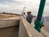 محافظ شمال سيناء يتابع عمليات تصريف مياه الأمطار من شوارع العريش