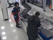 حاميها حراميها..ضبط أفراد أمن بمطار ميامى لسرقتهم حقائب الركاب "فيديو وصور"