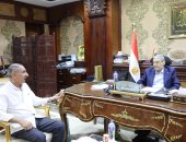 محافظ المنيا يستقبل عددا من أعضاء مجلس النواب لمناقشة وحل طلبات المواطنين