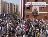 احتشاد أهالى بنى سويف انتظارا لزيارة الرئيس السيسي لقرية سدس الأمراء..فيديو