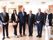 محافظ بورسعيد يستقبل سفير البيرو لبحث سبل التعاون فى المجال الصناعى