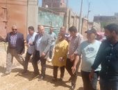 نائب محافظ الجيزة يتابع أعمال تركيب بلاط الإنترلوك لـ123 شارعا بكرداسة