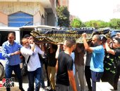 وصول جثمان شقيق محمد فؤاد لأداء صلاة الجنازة بمسجد أنس بن مالك