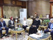 محافظ المنيا يلتقي وفد لجنة شباب "بيت العائلة المصرية" لبحث سبل التعاون المشترك