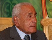 الذكرى المئوية على ميلاد الأستاذ.. كتابات محمد حسنين هيكل أرخت لتاريخ مصر المعاصر ودول الجوار.. ورغم مسيرته الحافلة فى عالم الصحافة والسياسة إلا أنه لم يكتب مذكراته.. والتنسيق الحضارى يدرجه ضمن مشروع "عاش هنا"