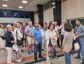 عودة سياحة البواخر بميناء الإسكندرية.. باخرة سياحية قادمة من اليونان وعلى متنها 2583 سائحا.. المسئولون يستقبلونهم بالورود.. وهيئة تنشيط السياحة: استقبال حافل من المتخصصين والإجابة على استفساراتهم.. صور