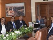 محافظ بورسعيد يستقبل عددا من المستثمرين الأجانب ويستعرض الفرص الاستثمارية 