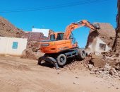 إزالة منازل آيلة للسقوط فى مدينة موط بالداخلة حرصا على حياة المواطنين