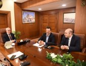 محافظ بورسعيد يستعرض مستجدات العمل في إنشاء محطة معالجة صرف صناعي