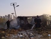 الحماية المدنية بالقليوبية تسيطر على حريق بأرض زراعية ببنها.. صور