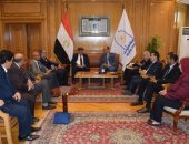 رئيس جامعة حلوان يبحث وفد جامعتى الجفرة وأفريقيا بليبيا لتدشين برامج جديدة