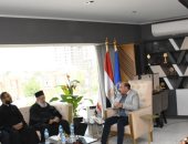 وفد من الكنيسة الكاثوليكية يهنئ محافظ أسوان بمناسبة المولد النبوى الشريف