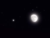 القمر يقترن بالنجم سبيكا ألمع نجوم برج العذراء اليوم فى مشهد بديع