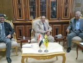 محافظ شمال سيناء يستقبل وفدا من رئاسة مجلس الوزراء