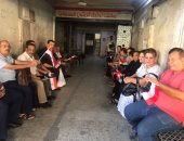 إقبال المواطنين بالزيتون ومصر الجديدة لتوثيق توكيلات انتخابات الرئاسة.. صور