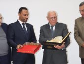 محافظ بورسعيد يدعم نادى المريخ بنصف مليون جنيه قبل انطلاق الدورى