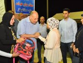 محافظ أسيوط يشهد احتفالية حماة الوطن لتوزيع شنط وأدوات مدرسية على الطلاب